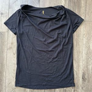 EUC Lucy Cowl Neck Short Sleeve Coolmax High / Low Hem Black T-Shirt in XS